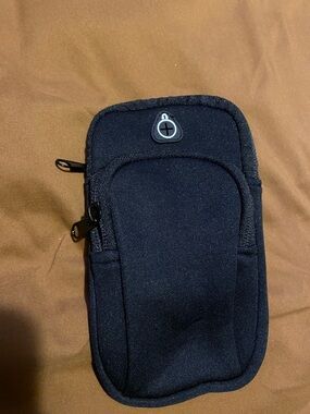 Black Phone Armband Pouch with Earbud Port